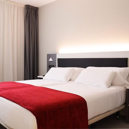 Hotel New Bilbao Airport Дерио Экстерьер фото