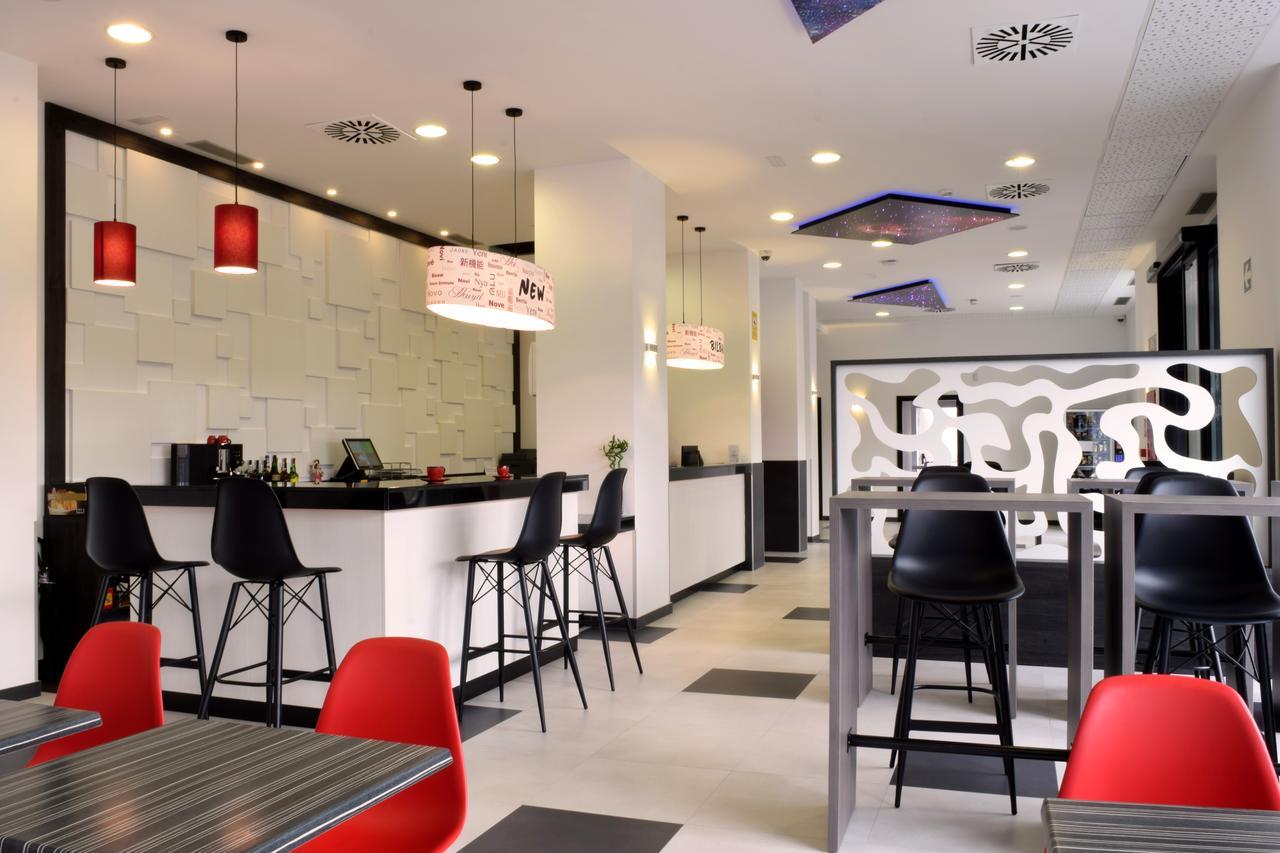 Hotel New Bilbao Airport Дерио Экстерьер фото