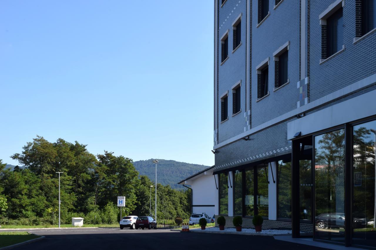 Hotel New Bilbao Airport Дерио Экстерьер фото