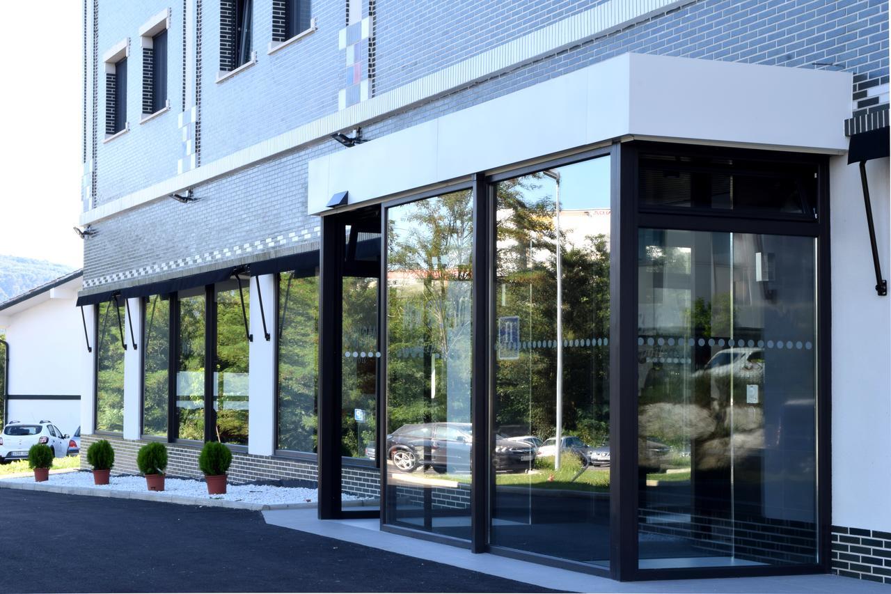 Hotel New Bilbao Airport Дерио Экстерьер фото