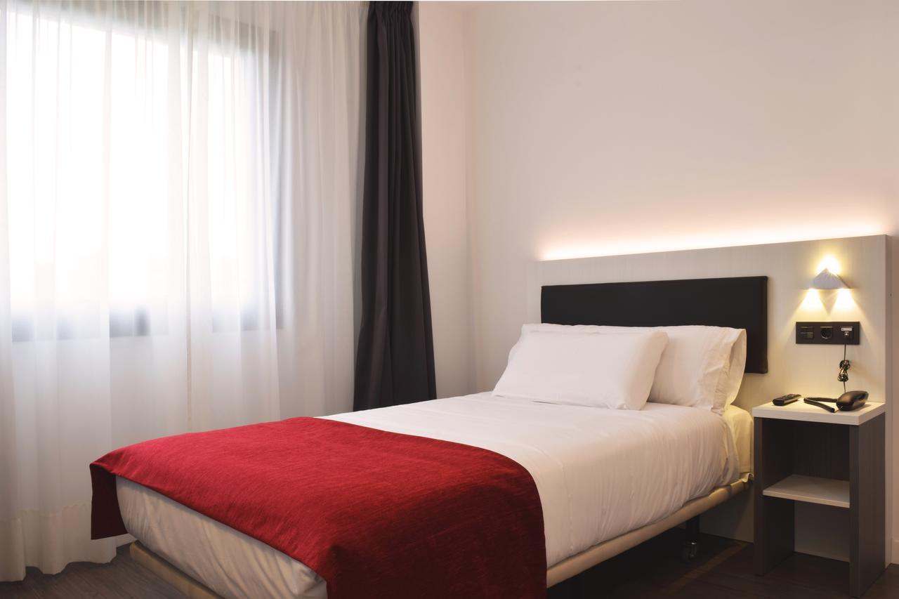 Hotel New Bilbao Airport Дерио Экстерьер фото