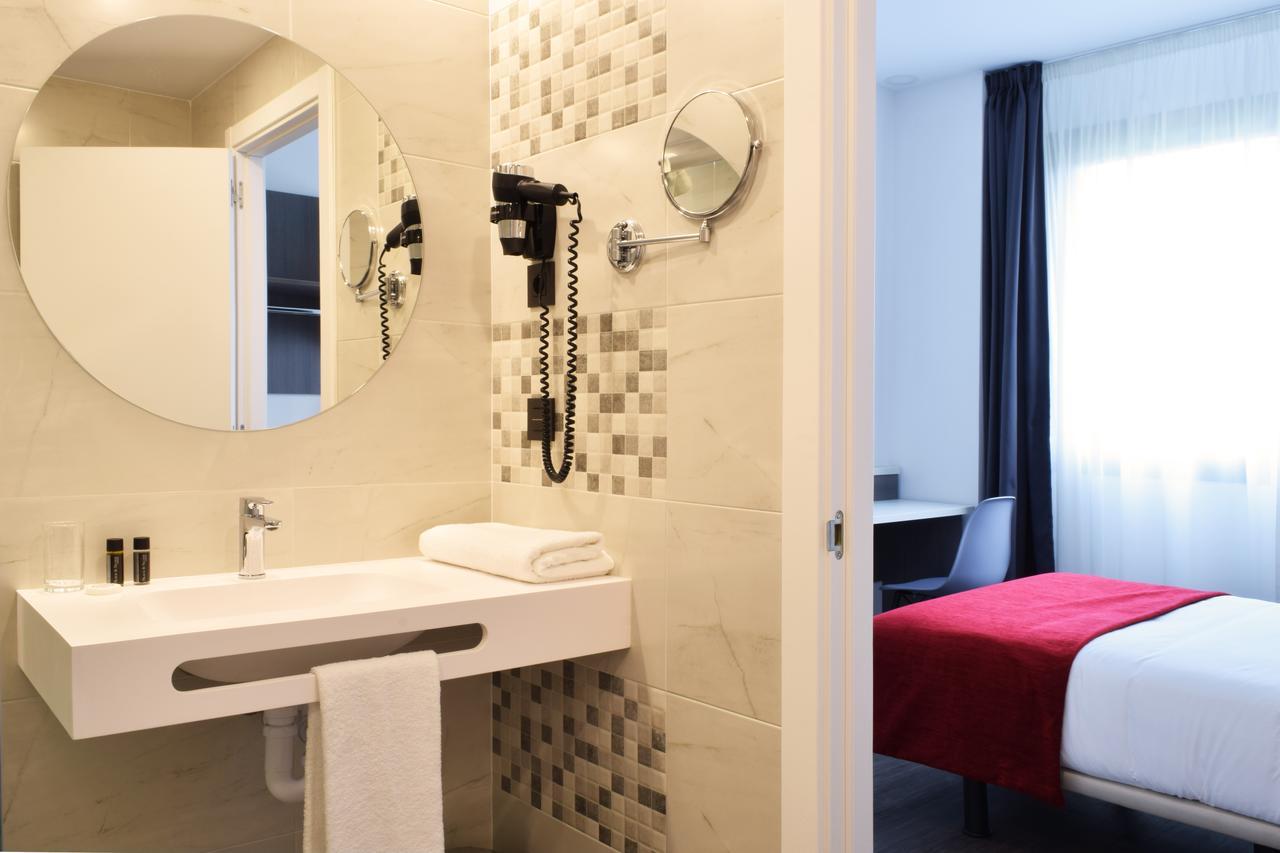 Hotel New Bilbao Airport Дерио Экстерьер фото