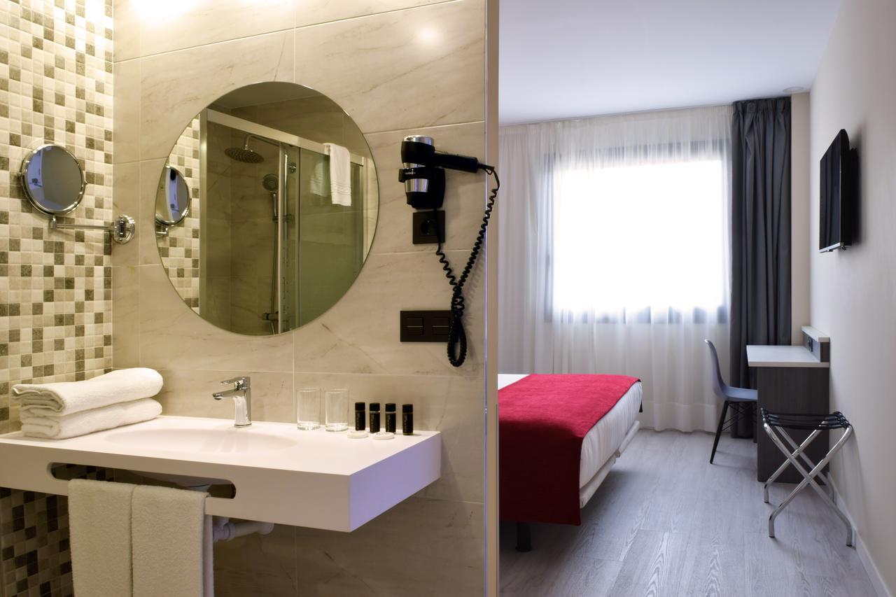 Hotel New Bilbao Airport Дерио Экстерьер фото