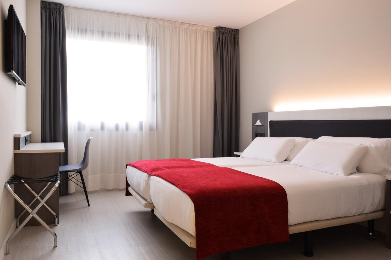 Hotel New Bilbao Airport Дерио Экстерьер фото