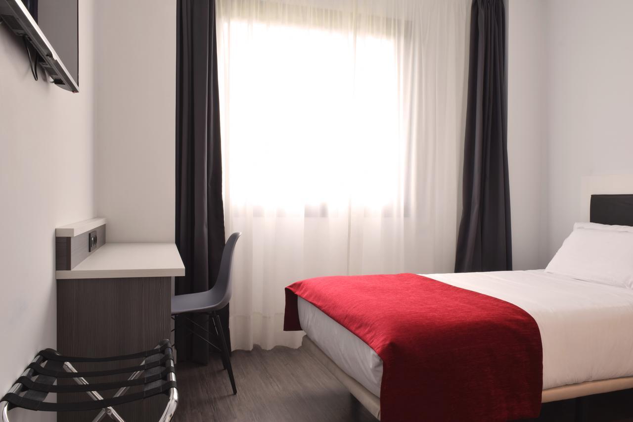 Hotel New Bilbao Airport Дерио Экстерьер фото